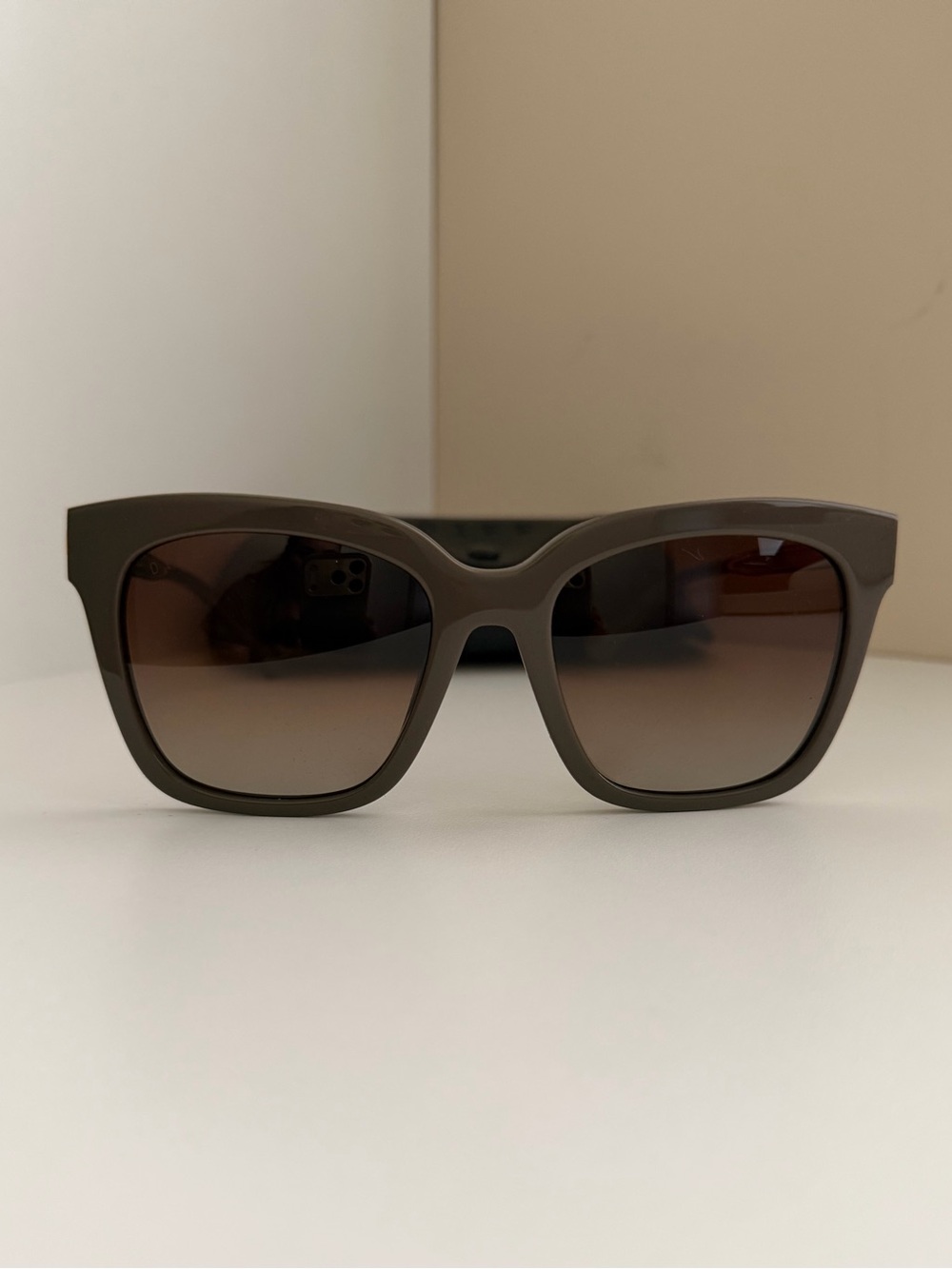 Diff eyewear Bella London in stone gray
